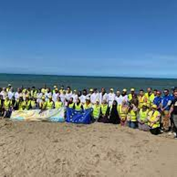 وزارة البيئة وبعثة الاتحاد الأوروبي ينظفان شواطئ زرالدة