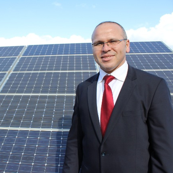 ياسع لـ ” إضاءات”: الجزائر تنتج 540 ميغاواطاً من الطاقة الشمسية وتراهن على تصدير الهيدروجين الأخضر