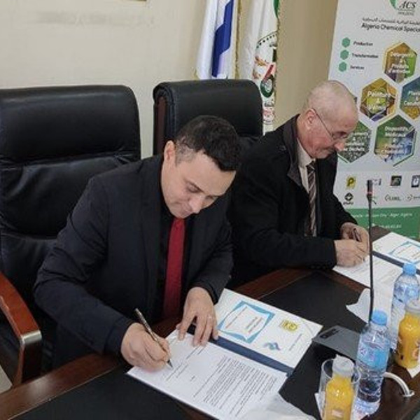 حرق النفايات الخاصة: الشركة الجزائرية للتخصصات الكيمياوية توقع على اتفاقية شراكة مع مجمع “فيروفيال”