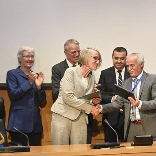 التوقيع على عقد جزائري-ألماني حول التعاون في مجال الطاقات المتجددة و الهيدروجين الأخضر