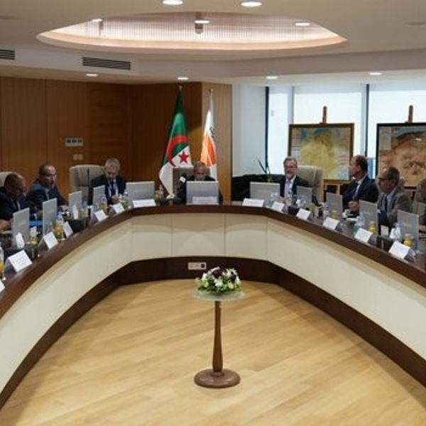 مشروع نقل الهيدروجين الجزائر-أوروبا: توقيع مذكرة تفاهم لدراسات الجدوى شهر سبتمبر